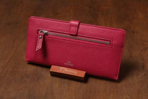 ショッキングピンク